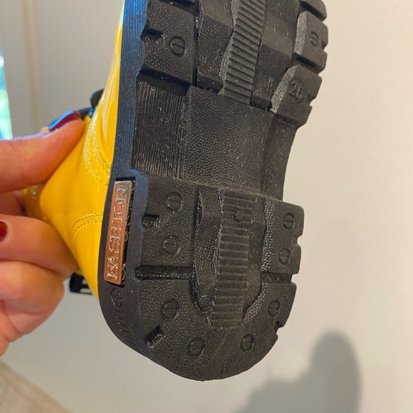 Child Unisex Yellow Waterproof Ankle Boot Cheetah Faux Fur Lace Up  9 NEW - Picture 5 of 11